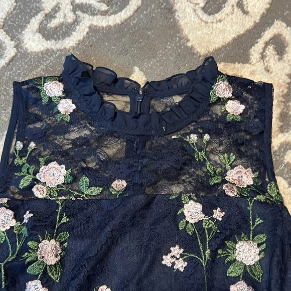 Karl lagerfeld size 2 dress. NWT. Navy blue. Floral lace neck. - Picture 3 of 5